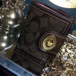 👜💄Coach Brown Wallet  with blush lavender inside